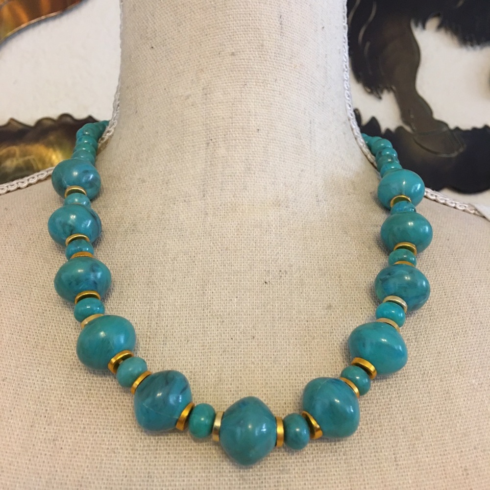 Vintage 70s faux turquoise beaded necklace